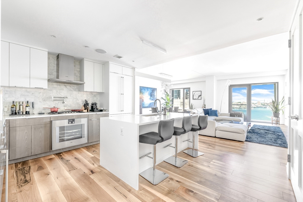 300 Pier 4 Blvd # 8A