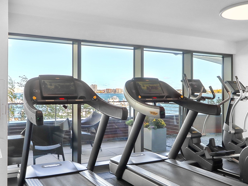 300 Pier 4 Blvd # 8A