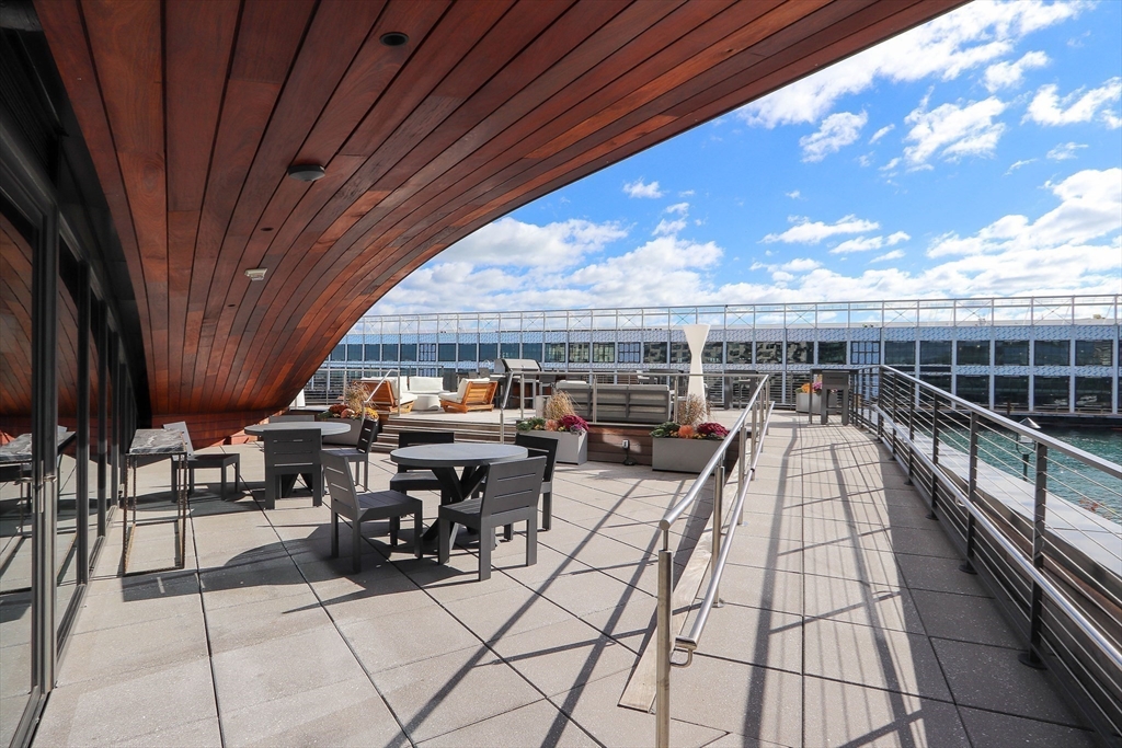 300 Pier 4 Blvd # 8A