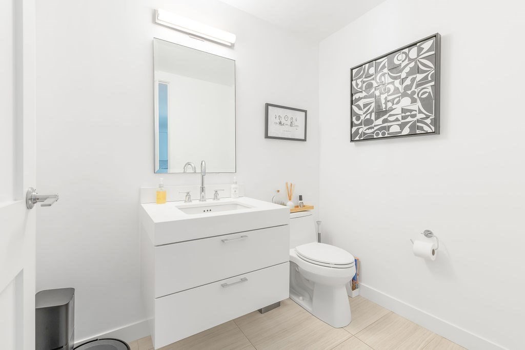 300 Pier 4 Blvd # 8A