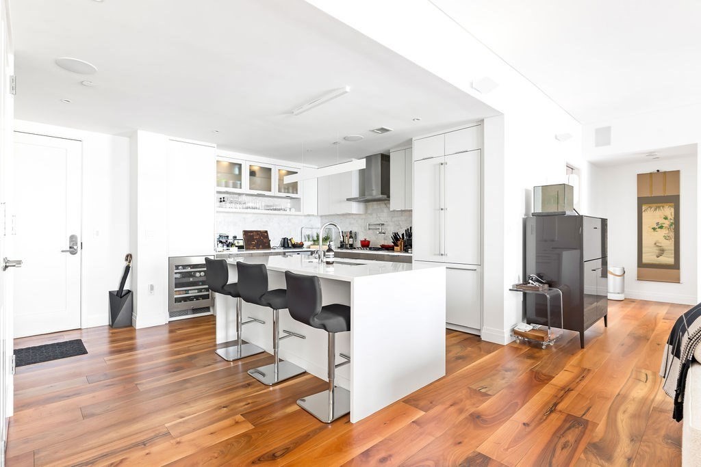 300 Pier 4 Blvd # 8A