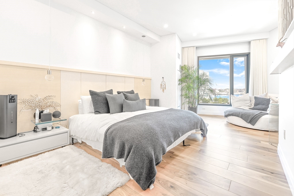 300 Pier 4 Blvd # 8A