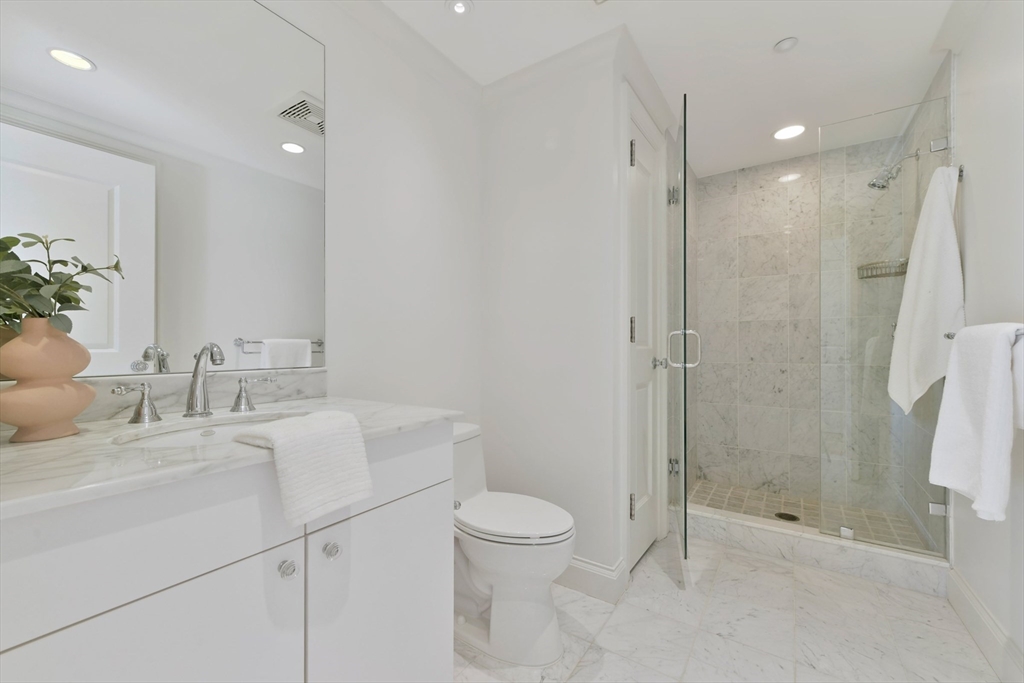 100 Belvidere St # 8H