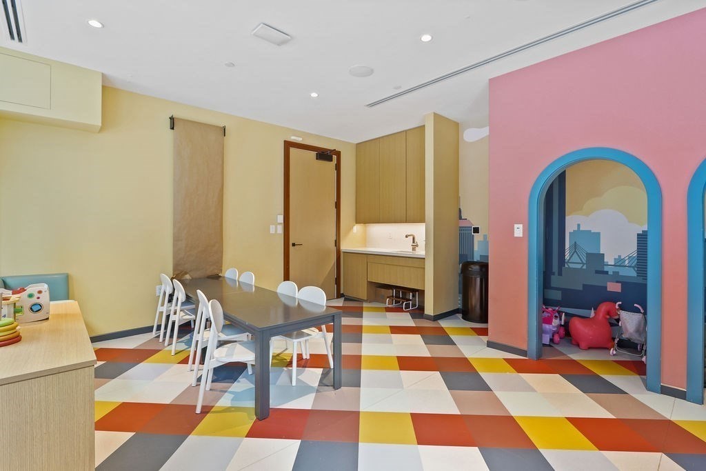 135 Seaport Blvd # 2201