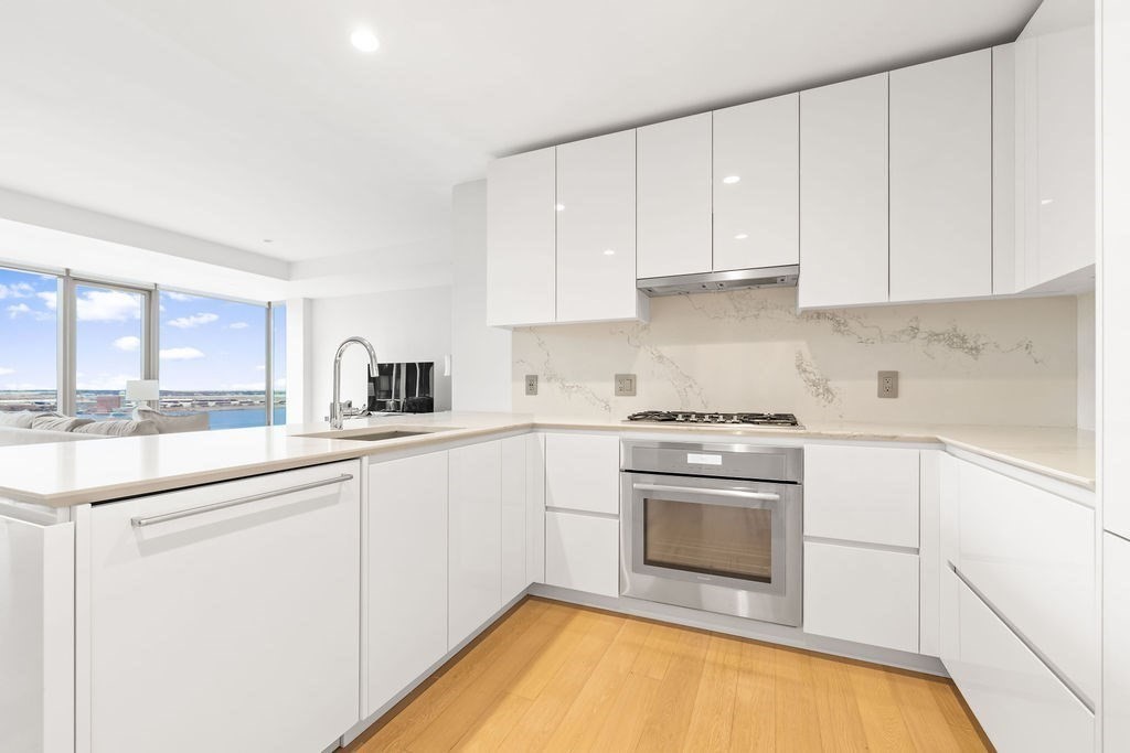 135 Seaport Blvd # 2201