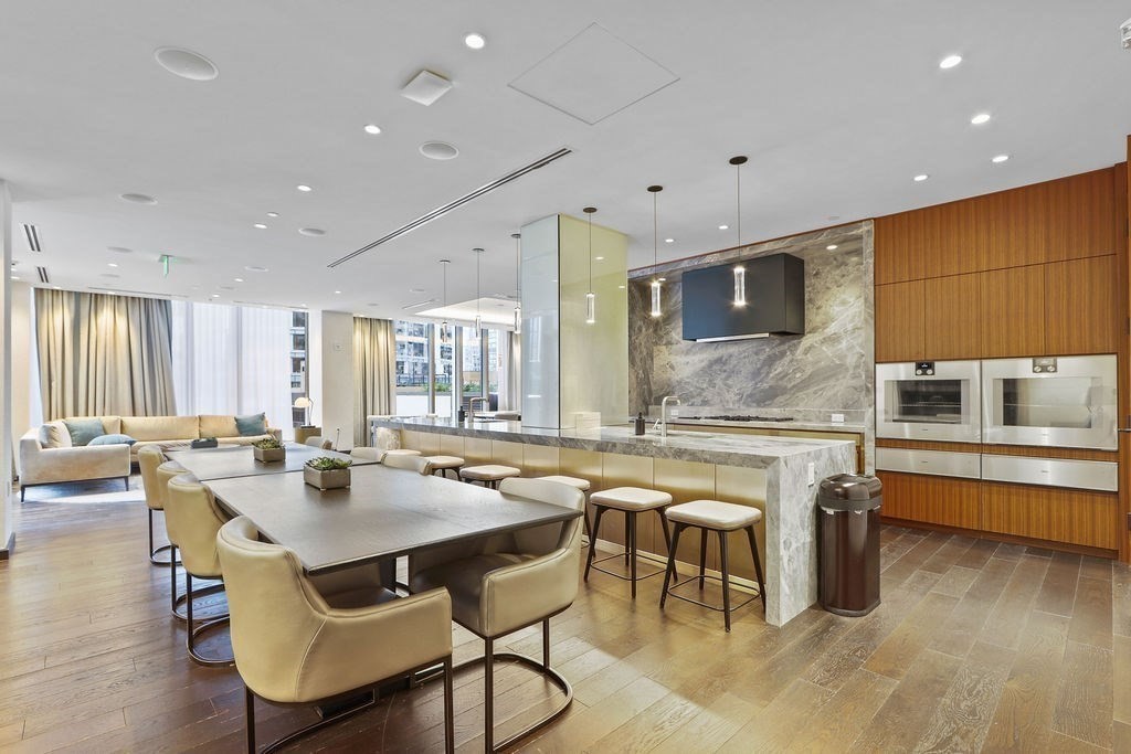 135 Seaport Blvd # 2201