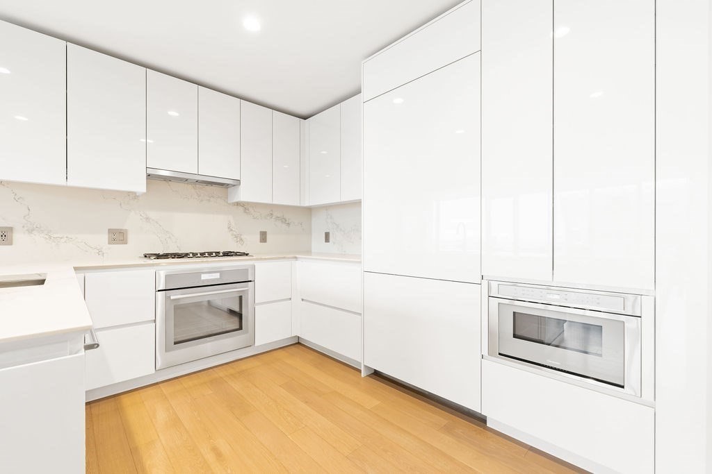 135 Seaport Blvd # 2201