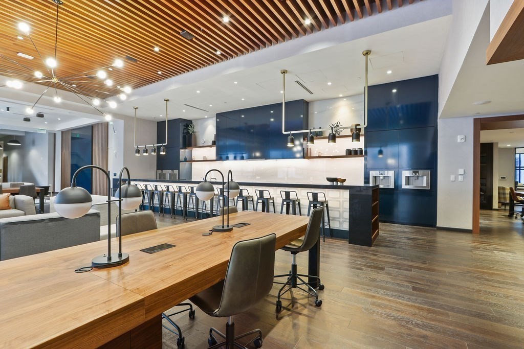 135 Seaport Blvd # 2201