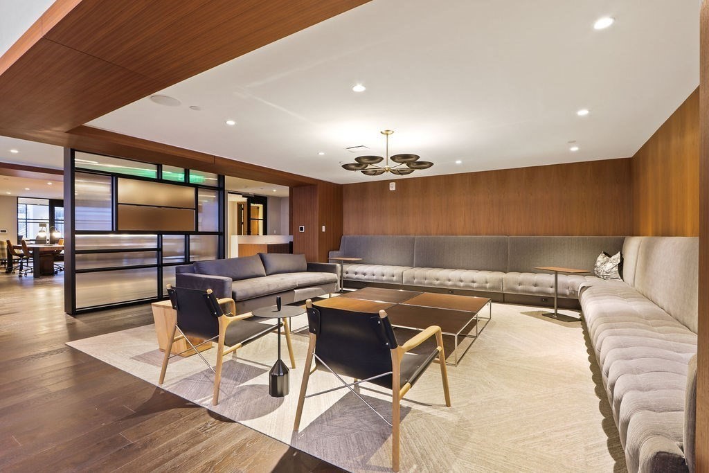 135 Seaport Blvd # 2201