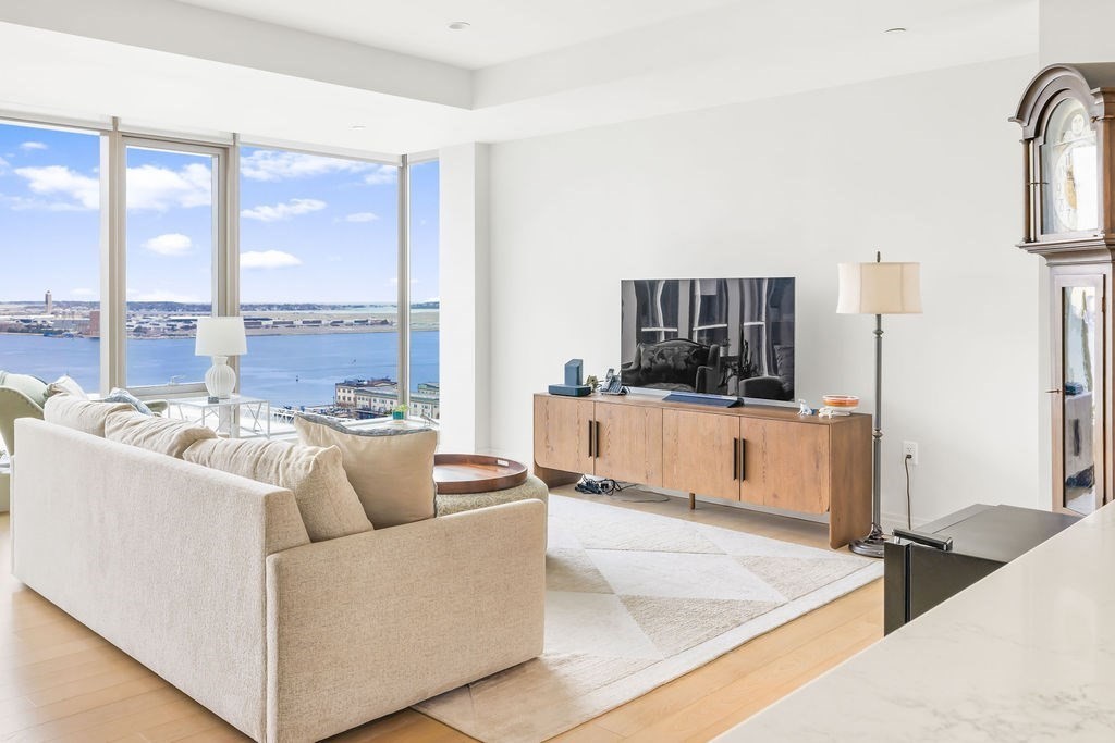 135 Seaport Blvd # 2201