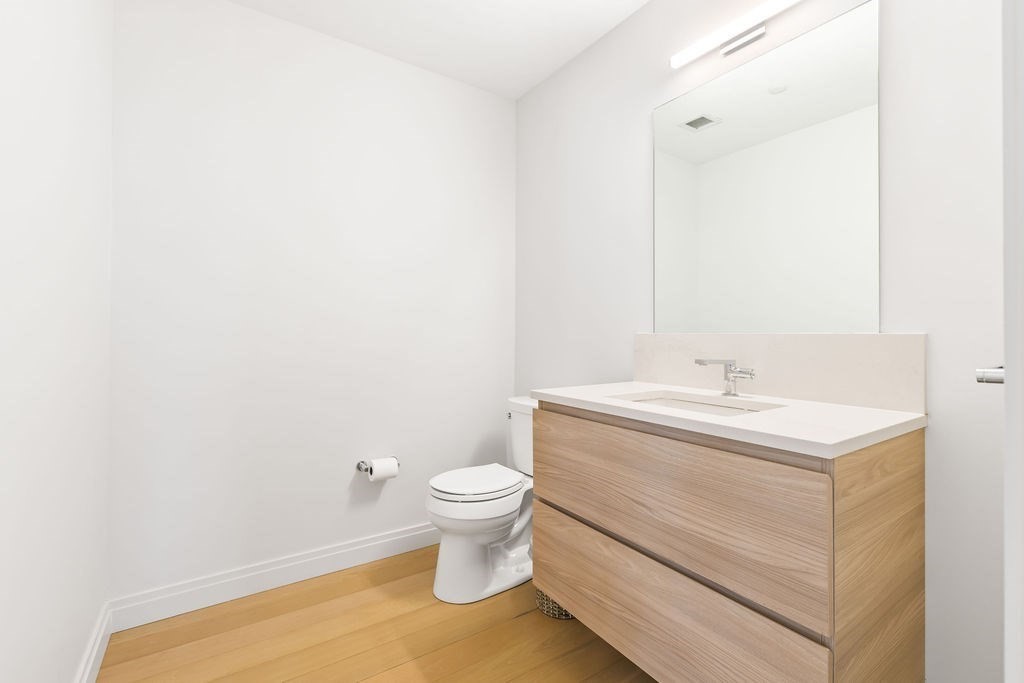 135 Seaport Blvd # 2201