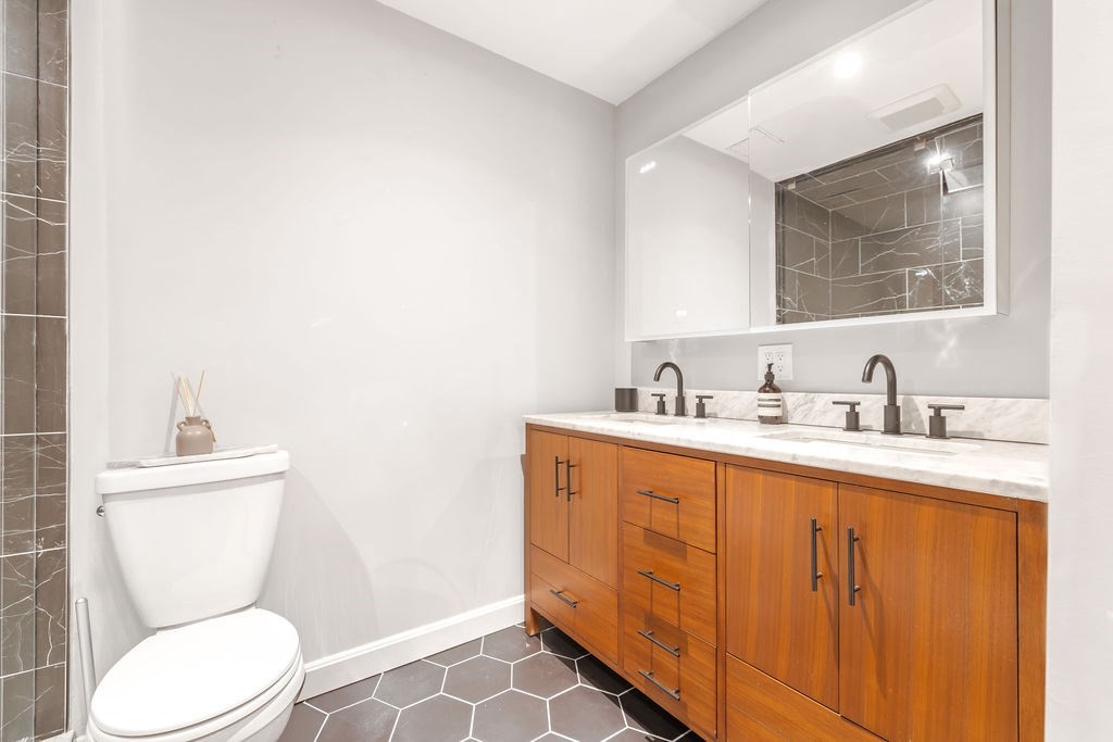 21 Wormwood St # 318 Unit: 316 & 318