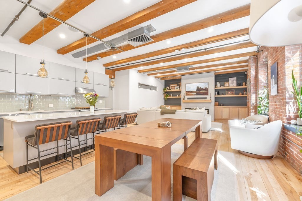 21 Wormwood St # 318 Unit: 316 & 318