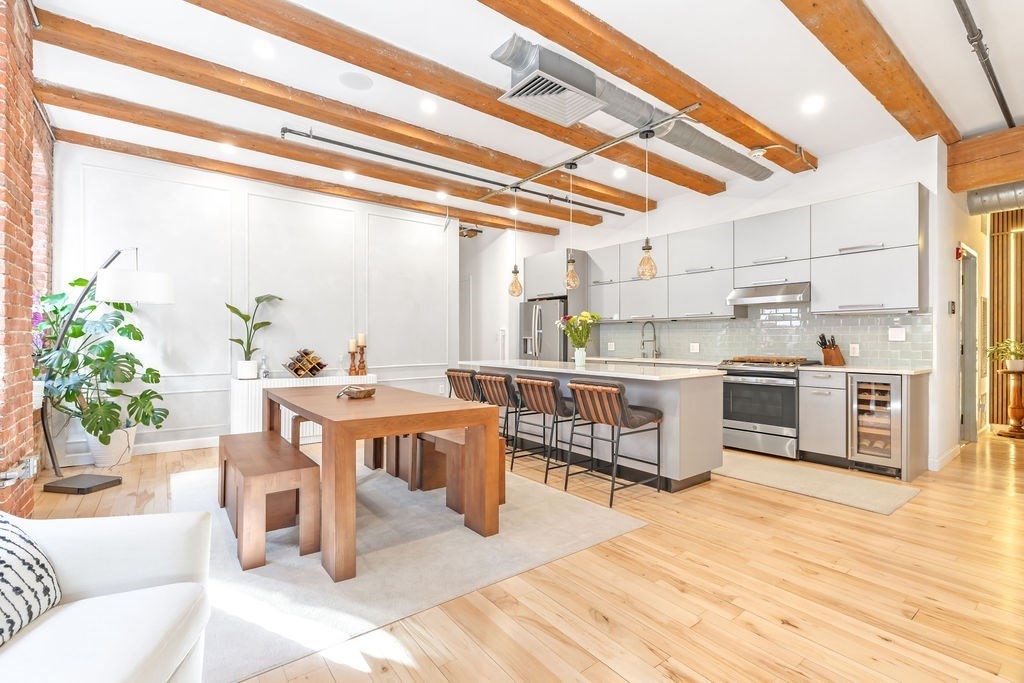 21 Wormwood St # 318 Unit: 316 & 318