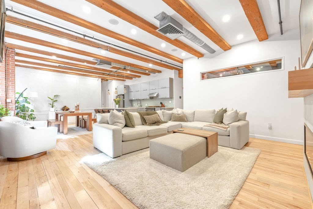 21 Wormwood St # 318 Unit: 316 & 318