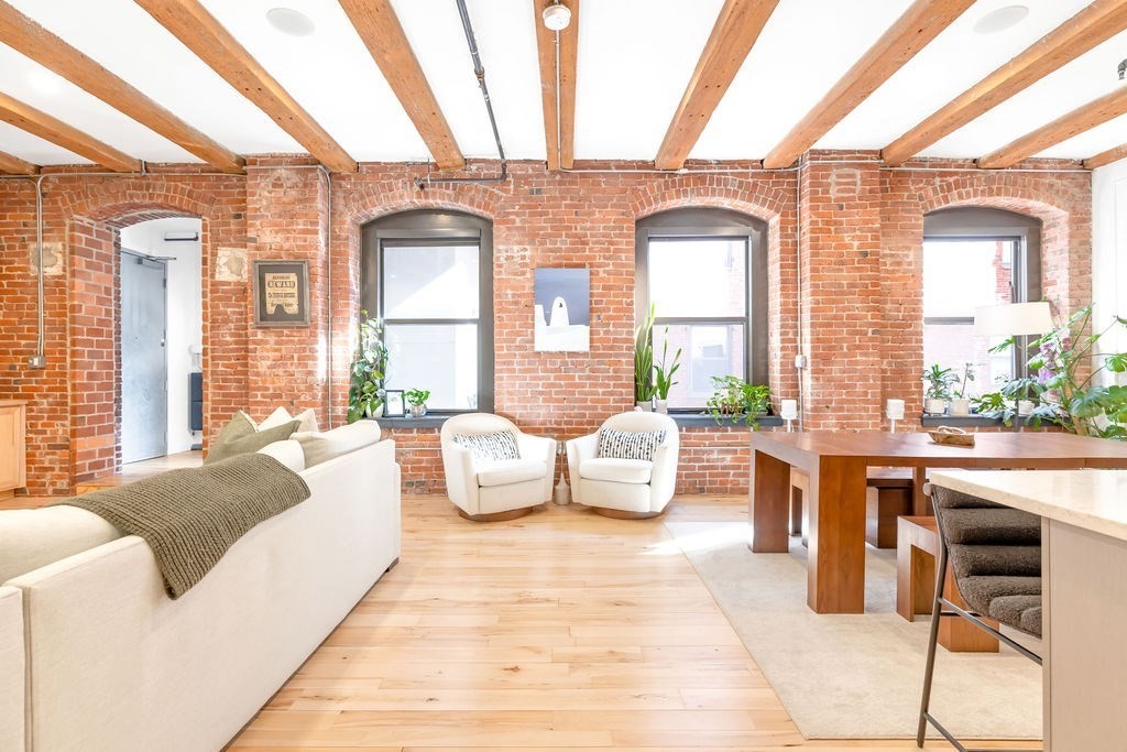 21 Wormwood St # 318 Unit: 316 & 318