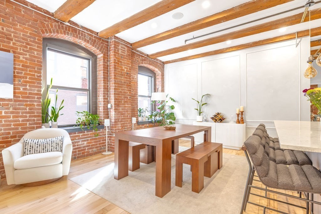 21 Wormwood St # 318 Unit: 316 & 318