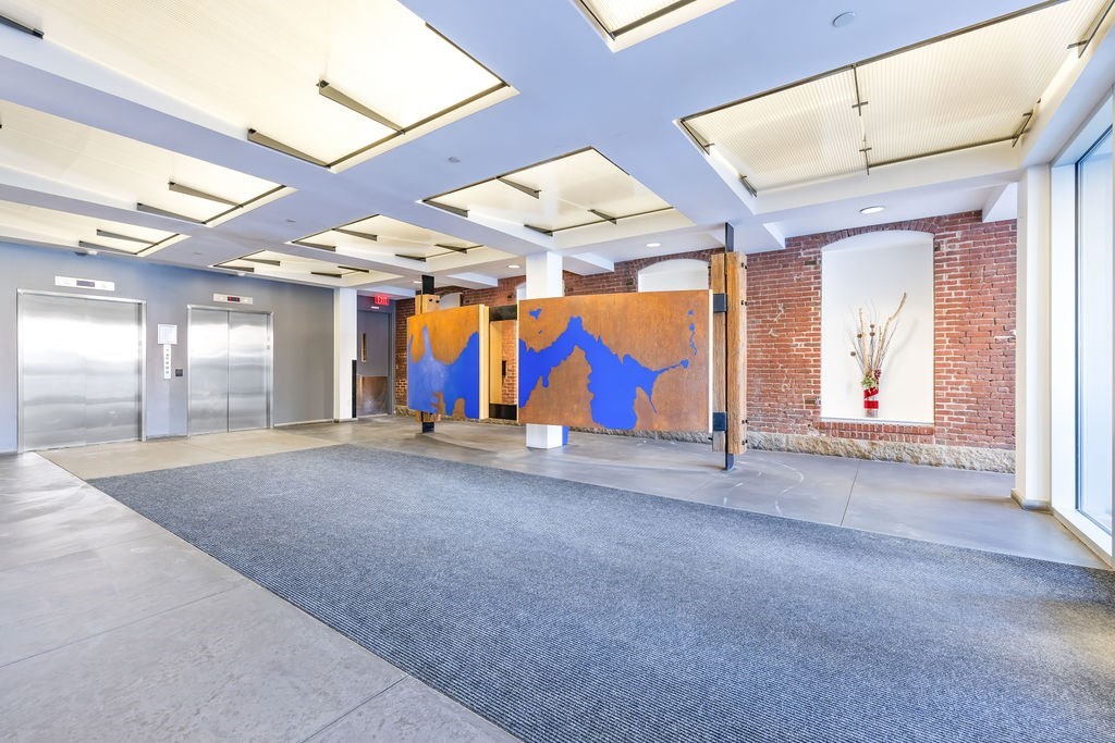 21 Wormwood St # 318 Unit: 316 & 318