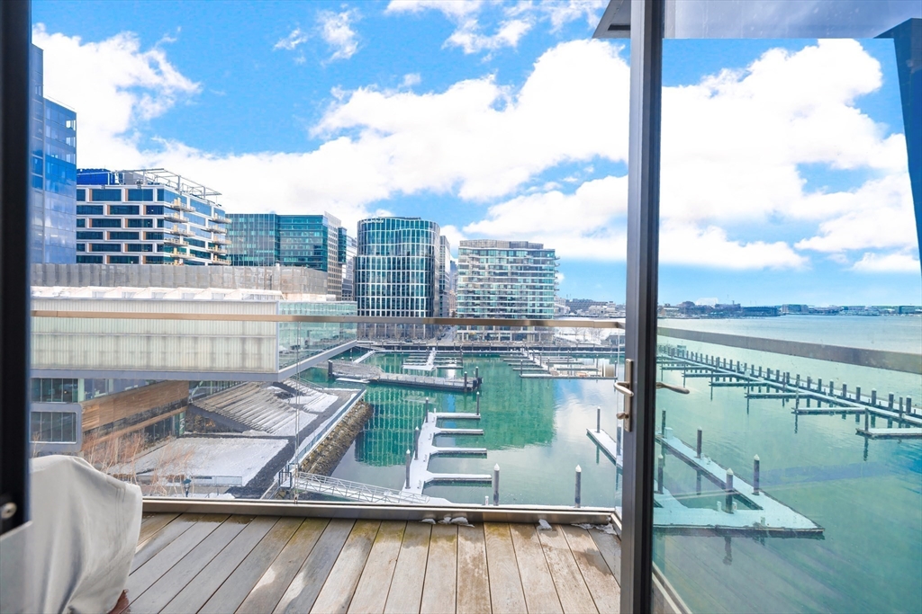 300 Pier 4 Blvd # 7A