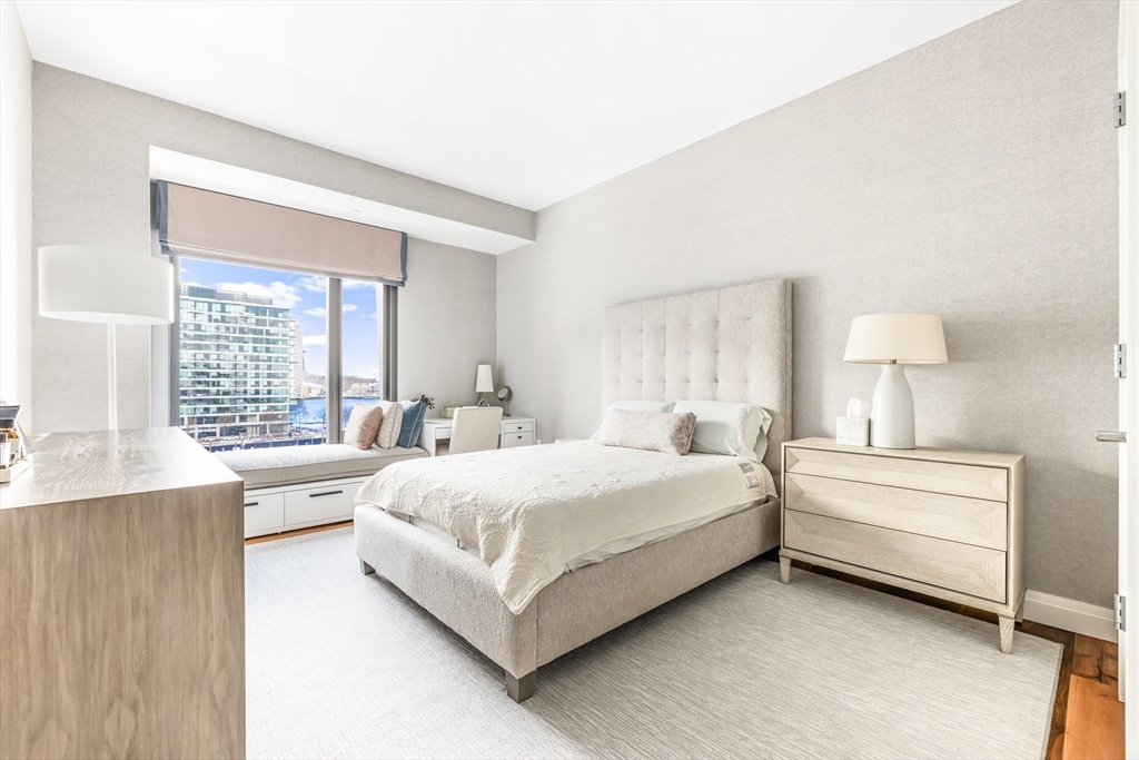 300 Pier 4 Blvd # 7A