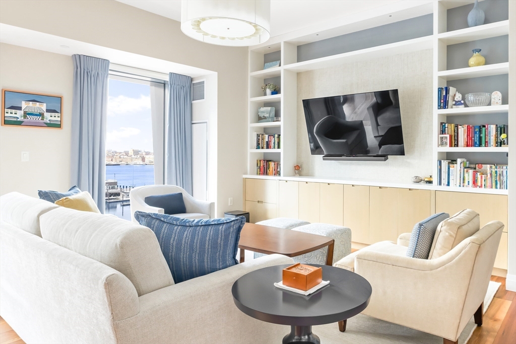300 Pier 4 Blvd # 7A