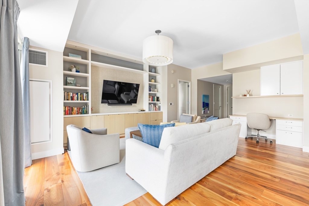 300 Pier 4 Blvd # 7A