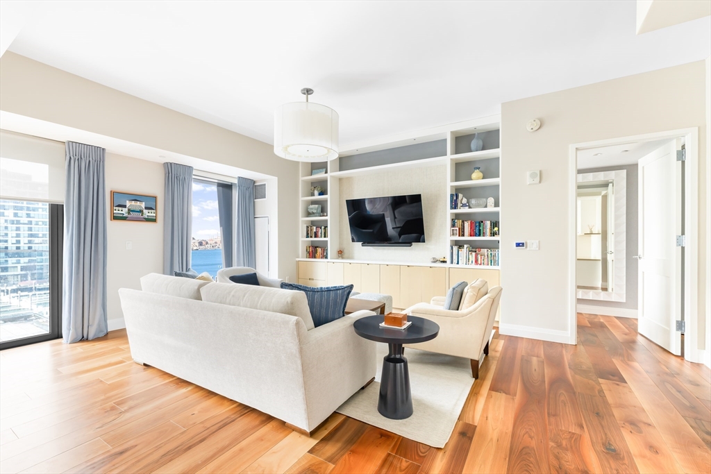 300 Pier 4 Blvd # 7A