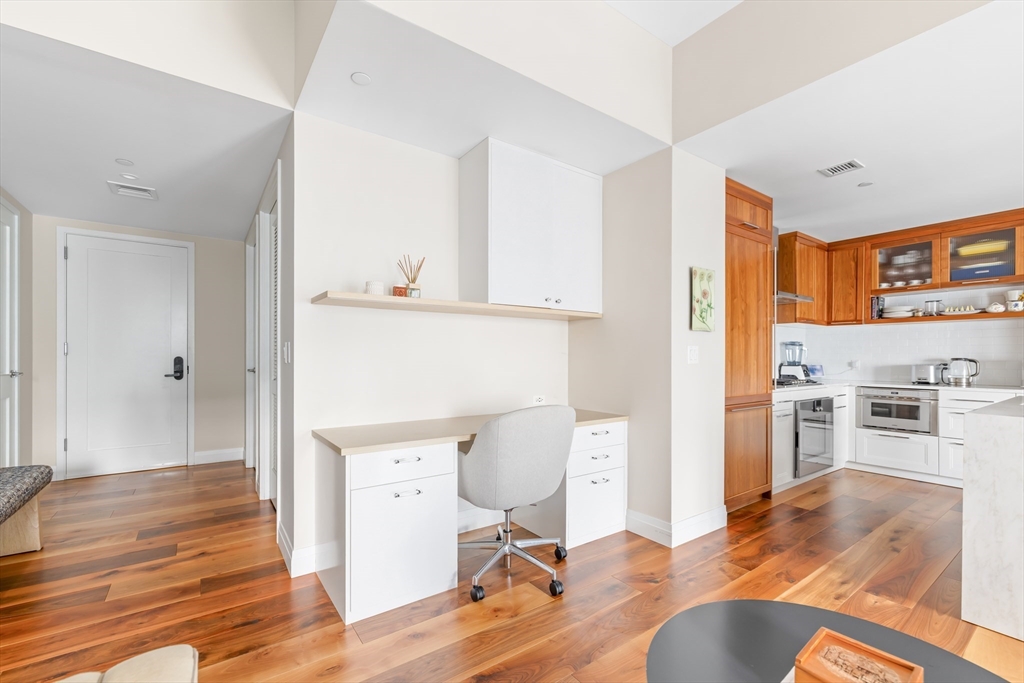 300 Pier 4 Blvd # 7A