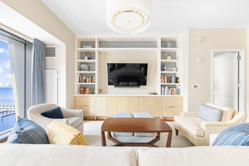 300 Pier 4 Blvd # 7A