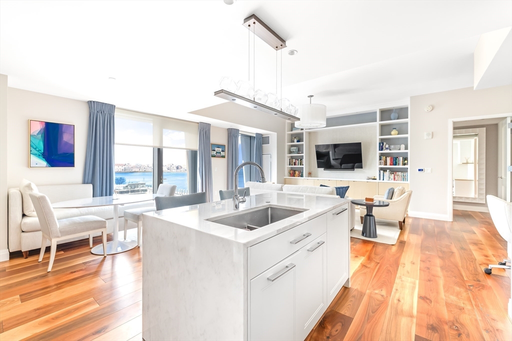 300 Pier 4 Blvd # 7A