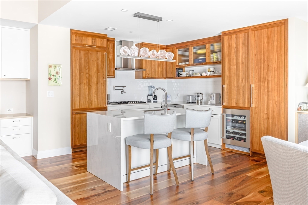 300 Pier 4 Blvd # 7A