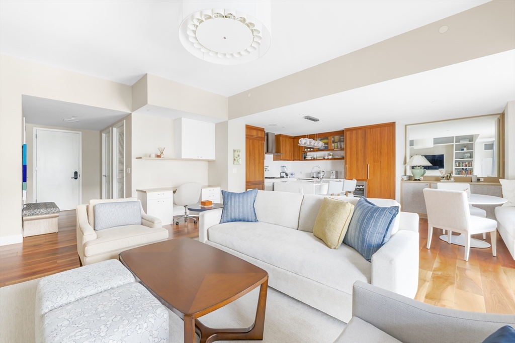 300 Pier 4 Blvd # 7A