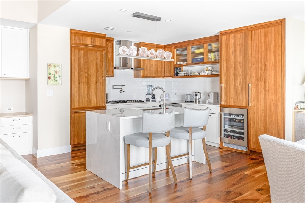 300 Pier 4 Blvd # 7A