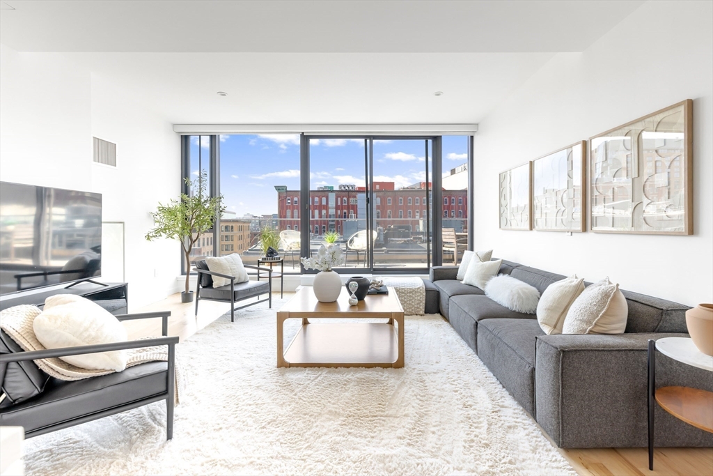 346 Congress St # 703