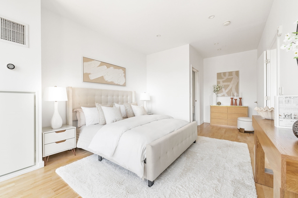 346 Congress St # 703