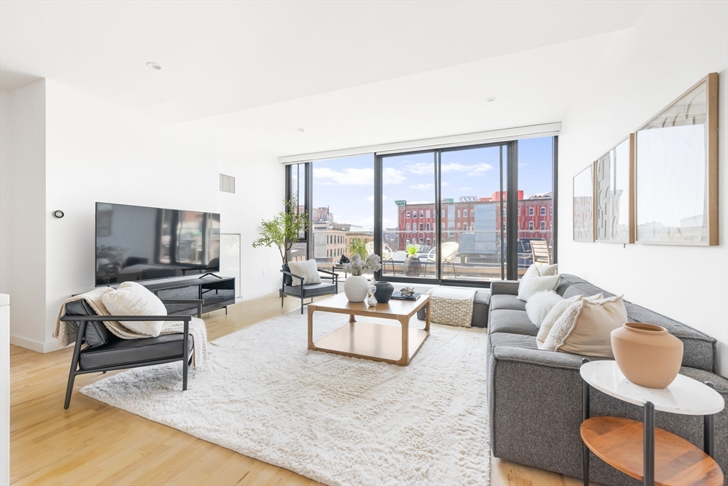 346 Congress St # 703