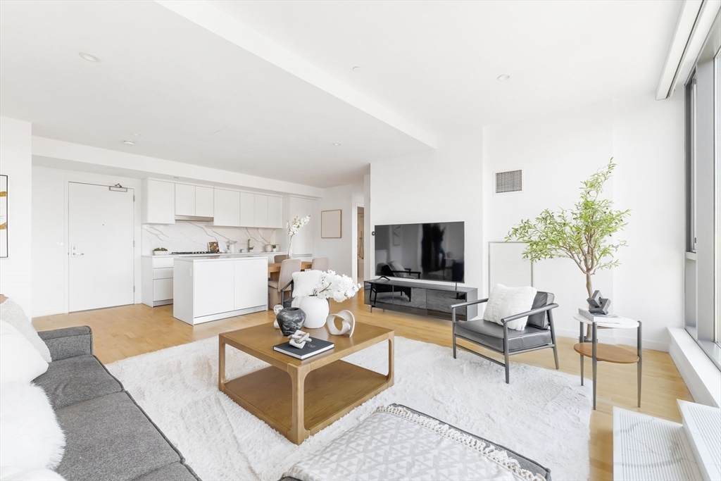 346 Congress St # 703