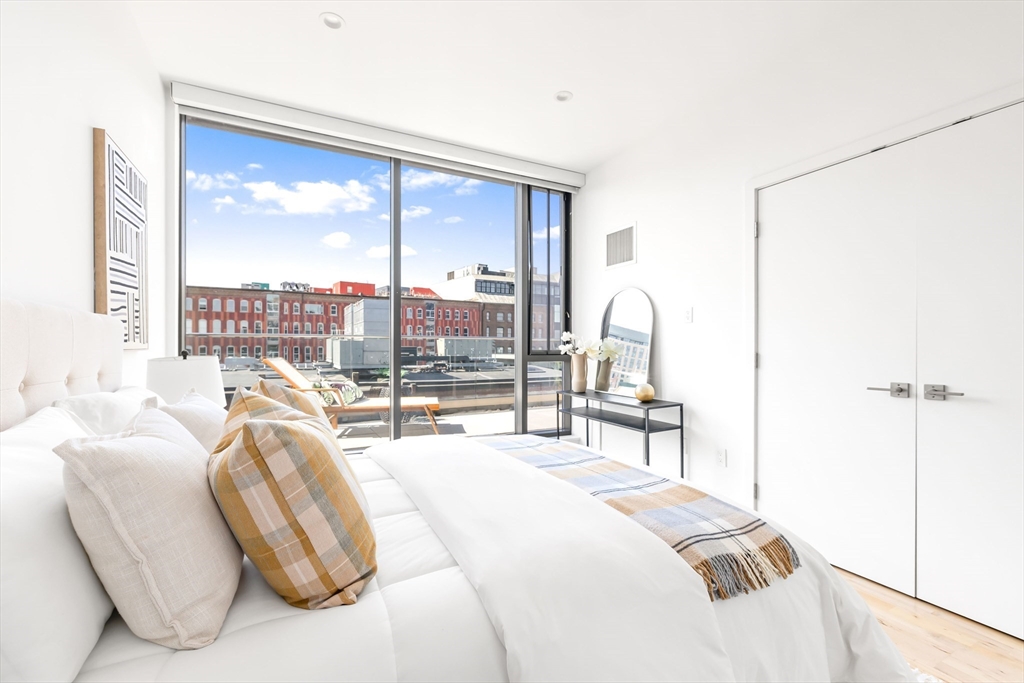 346 Congress St # 703