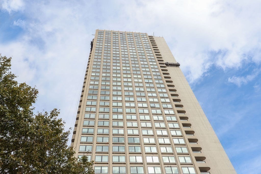 85 E India Row # 36D