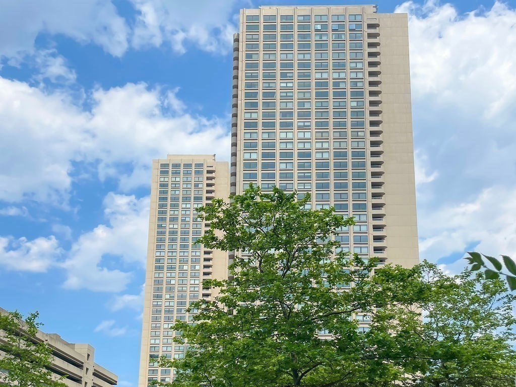 85 E India Row # 36D