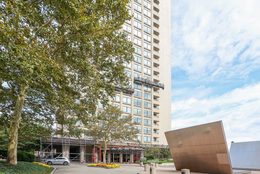 85 E India Row # 36D