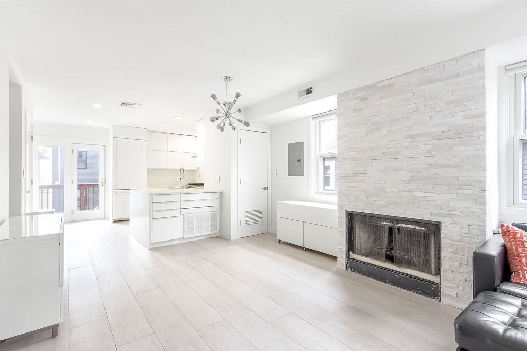 119 W 3rd # B