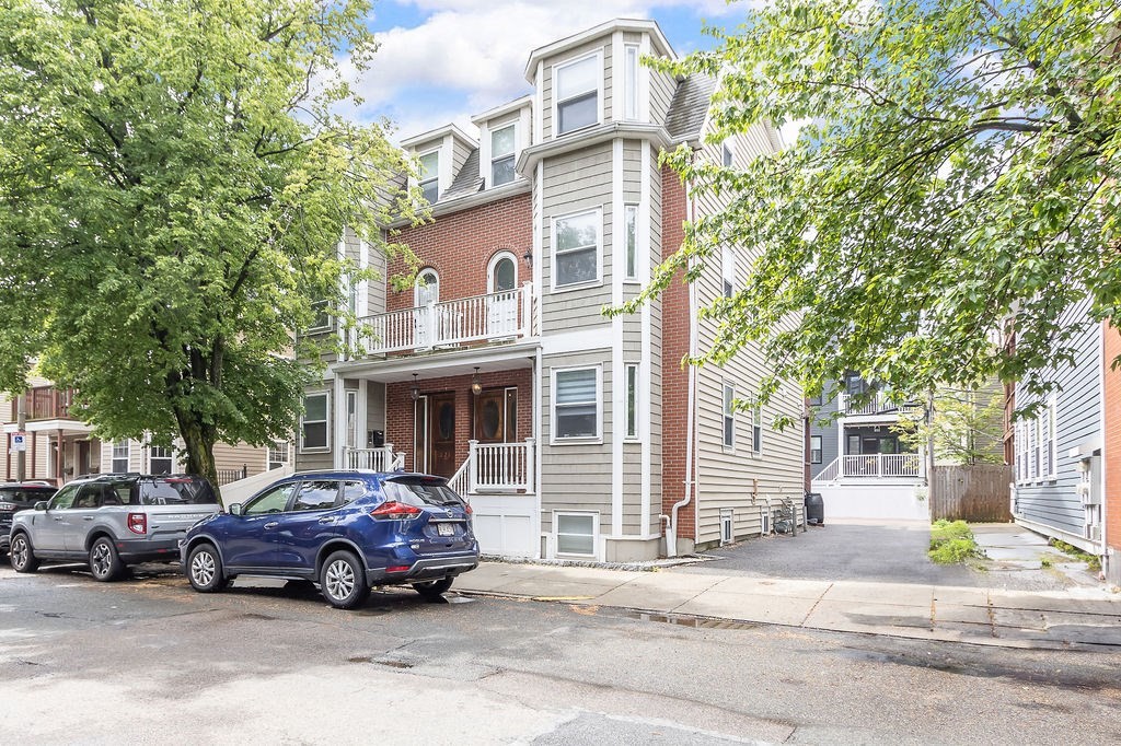 119 W 3rd # B