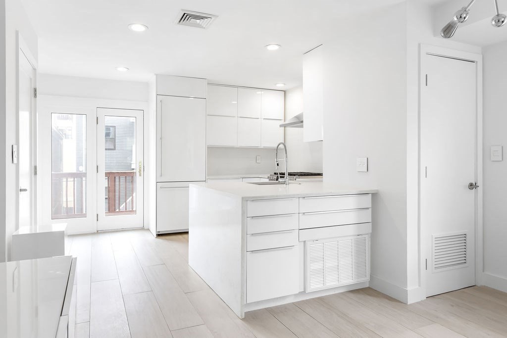 119 W 3rd # B