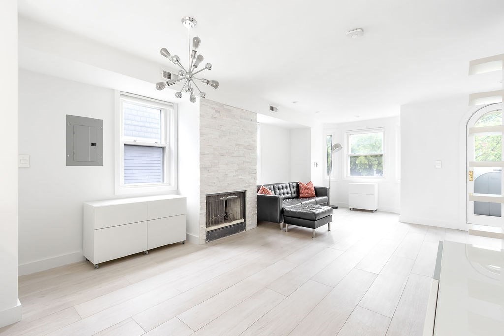 119 W 3rd # B