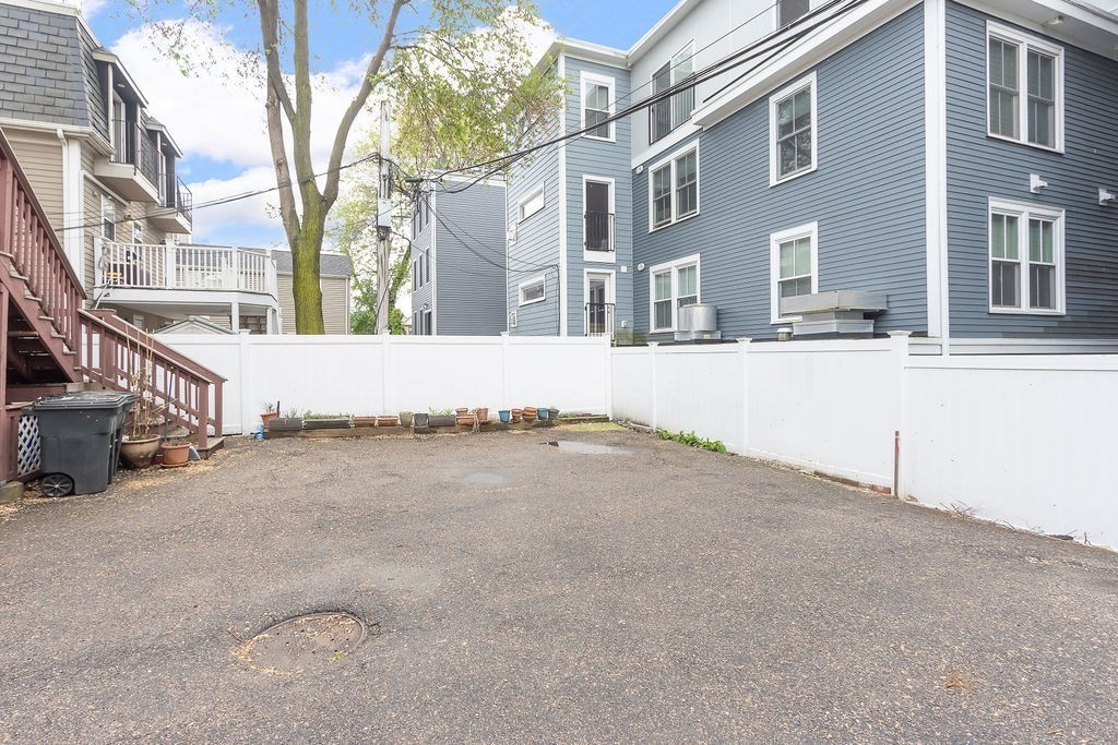 119 W 3rd # B