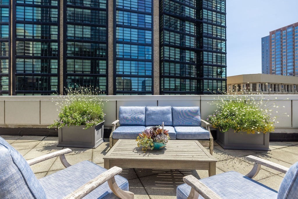 3 Avery St # 906