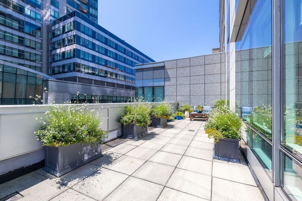 3 Avery St # 906