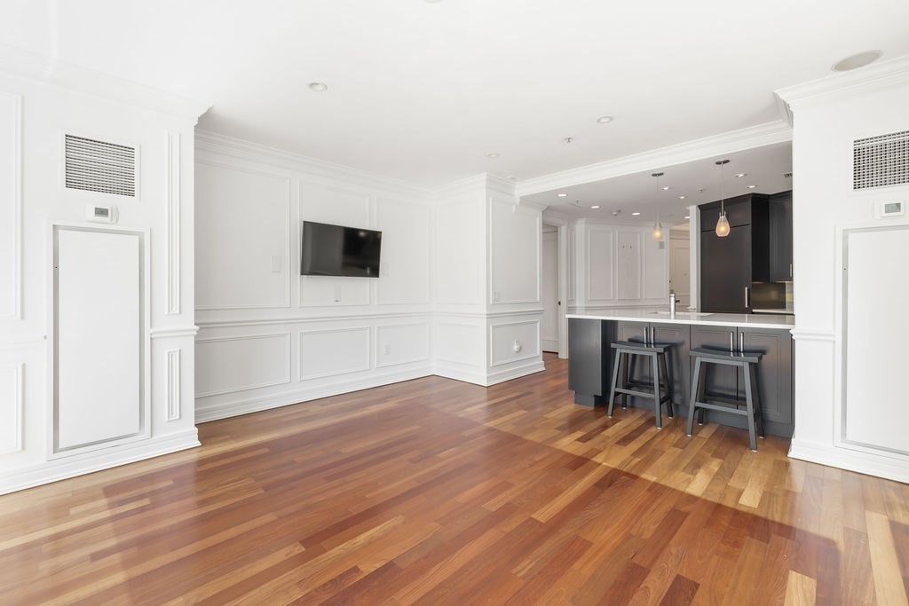 3 Avery St # 906