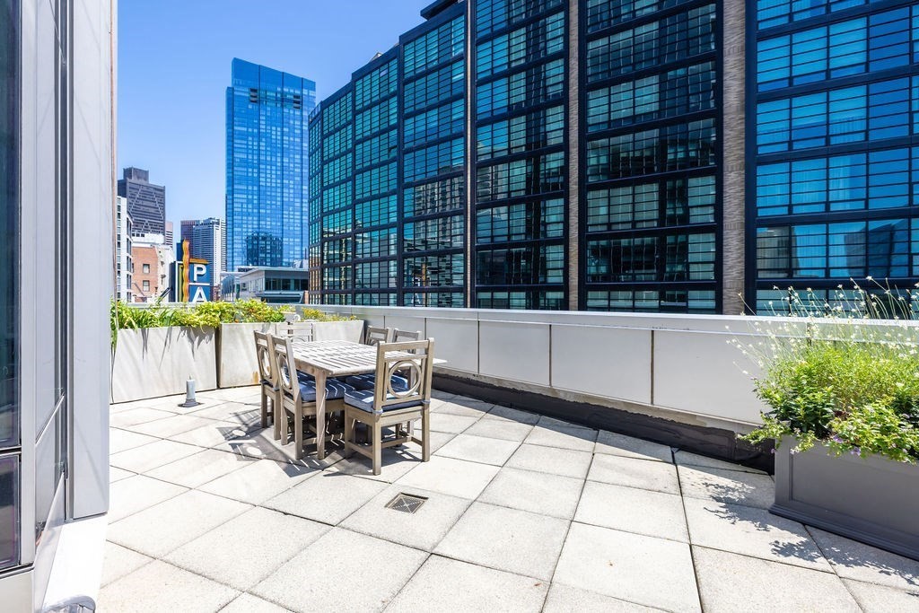 3 Avery St # 906